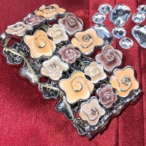 6/$20 Costume Jewelry Flowers patterns bracelet,